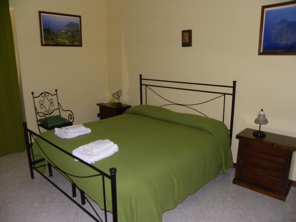Case Vacanze Albamarina Lipari  Kamer foto